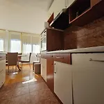 Spacious Family Free Parking Near Old Town Apartment