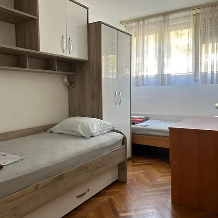 Spacious Family Free Parking Near Old Town Apartment