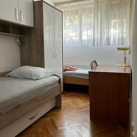 Spacious Family Free Parking Near Old Town Split