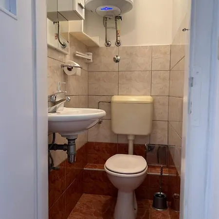 Spacious Family Free Parking Near Old Town Apartment