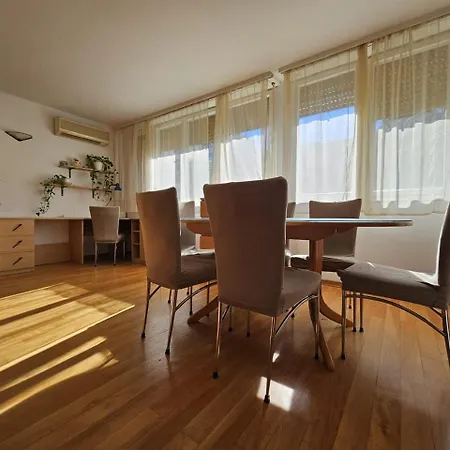 Sonya Apartment Split