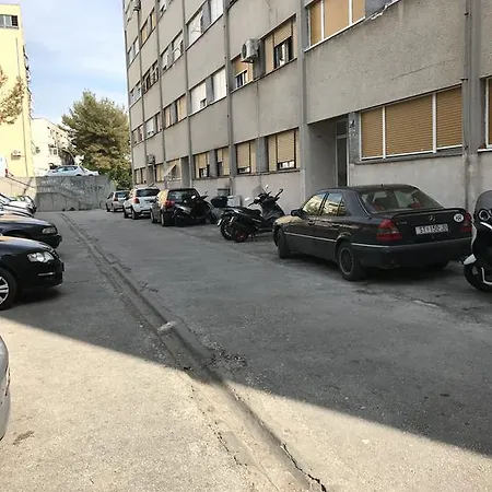 Spacious Family Free Parking Near Old Town Apartment
